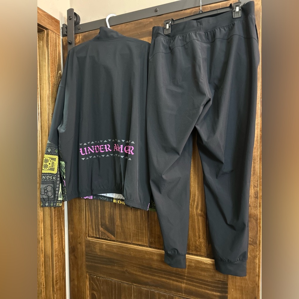 Under Armour Black Tracksuit Set with Graphic Accents - Picture 7 of 10